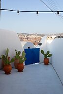 Amphora Cave Seaside Retreat in Akrotiri