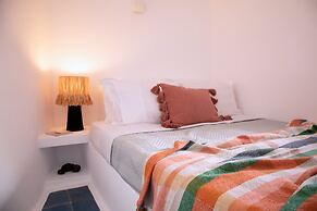 Amphora Charm Suite - Akrotiri Escape