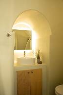 Amphora Charm Suite - Akrotiri Escape