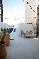 Amphora Charm Suite - Akrotiri Escape