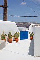 Amphora Charm Suite - Akrotiri Escape