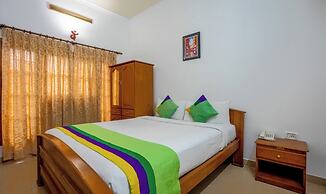 Le Selena Munnar