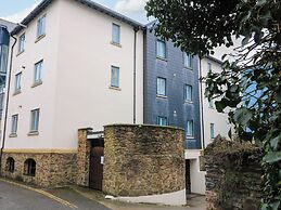 8 Dartmouth House