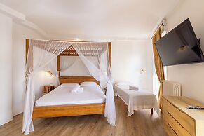 Domino Hotel