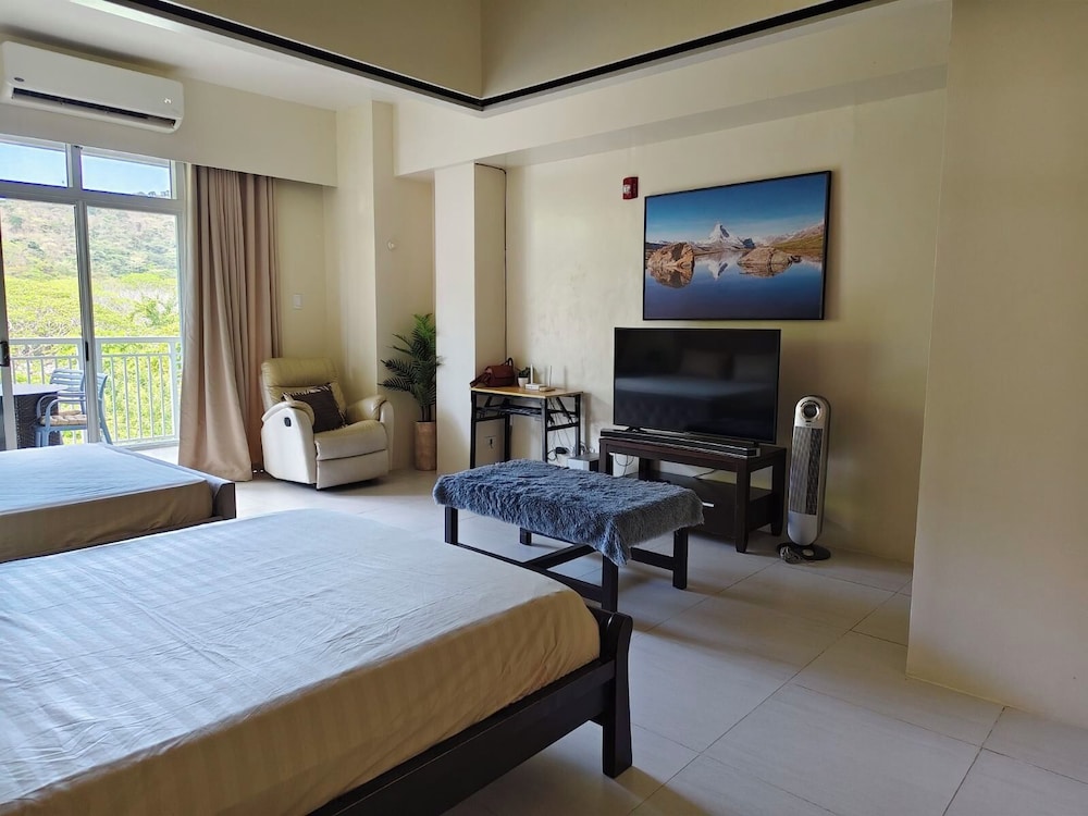 Pico Condotel Hamilo Coast