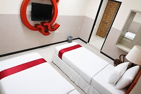 QUEEN CITY HOTEL