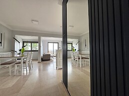 Levon Villa Hotel