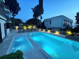 Levon Villa Hotel