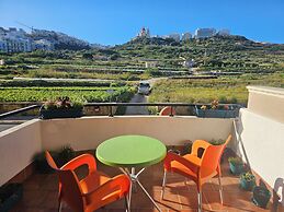 Country View Apartment