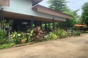 Phra Chan Khiang Dao Resort