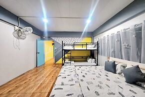 Me U Hostel