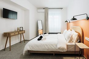 Canvas Color Your Stay