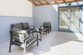 Canvas Color Your Stay