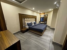 Hotel Green Leaf By T And M Hotels