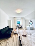 Cozy Garden Villa near Danube For 16P