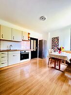 Cozy Garden Villa near Danube For 16P