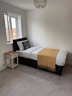 House - Sleeps 6 - Parking