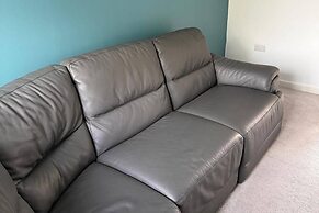 House - Sleeps 6 - Parking