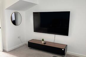 House - Sleeps 6 - Parking