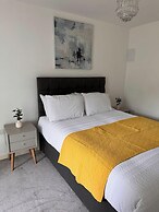 House - Sleeps 6 - Parking