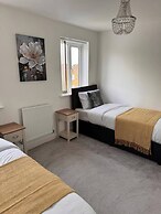House - Sleeps 6 - Parking