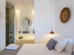 Mykonist Merchia Beach Villas & Suites