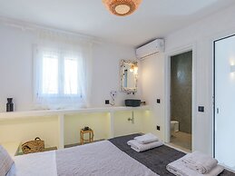 Mykonist Merchia Beach Villas & Suites