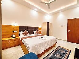 Hotel Vrindavan Palace Ayodhya