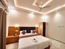 Hotel Vrindavan Palace Ayodhya