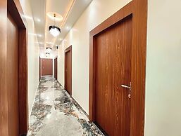 Hotel Vrindavan Palace Ayodhya
