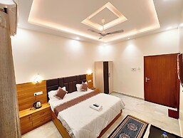 Hotel Vrindavan Palace Ayodhya