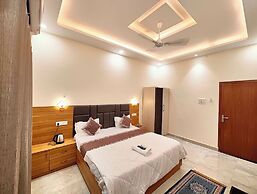 Hotel Vrindavan Palace Ayodhya