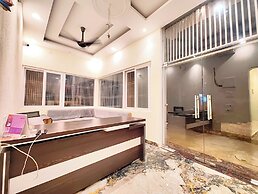 Hotel Vrindavan Palace Ayodhya