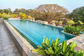 Modern Tropical 2bhk Near Beach Pool Garden