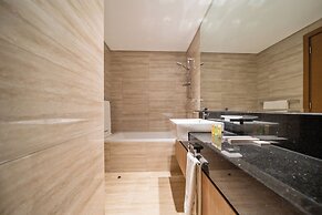 Premium 1BR Apt Missoni Urban Oasis