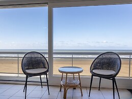 Pleasant Flat on Seafront With Terrace