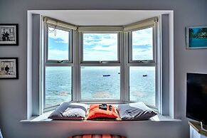 Apartment in Burnham With River Views