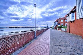 Apartment in Burnham With River Views