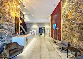 Exclusive Apt With Balcony, Stunning Views & Pool