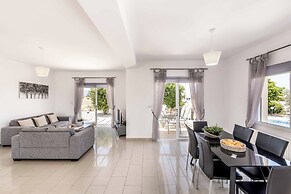 Villa Orange Tree