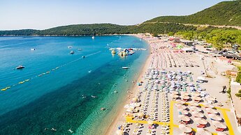 Beachfront Hotel Palma Jaz