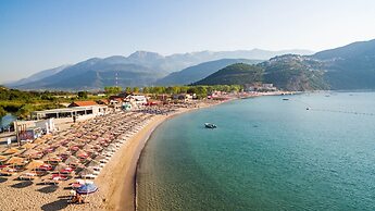 Beachfront Hotel Palma Jaz