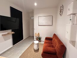 CYRUS HOTEL-HOUSE