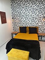 CYRUS HOTEL-HOUSE