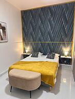 CYRUS HOTEL-HOUSE