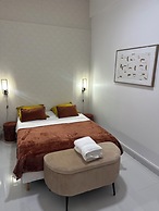 CYRUS HOTEL-HOUSE