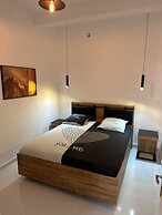 CYRUS HOTEL-HOUSE