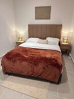 CYRUS HOTEL-HOUSE