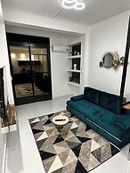 CYRUS HOTEL-HOUSE