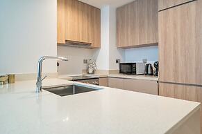Designer 1BR Apt Fully Equipped